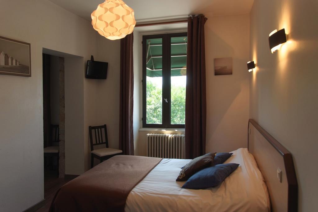 Logis Hostellerie Des Monts Jura Pannessieres Room photo